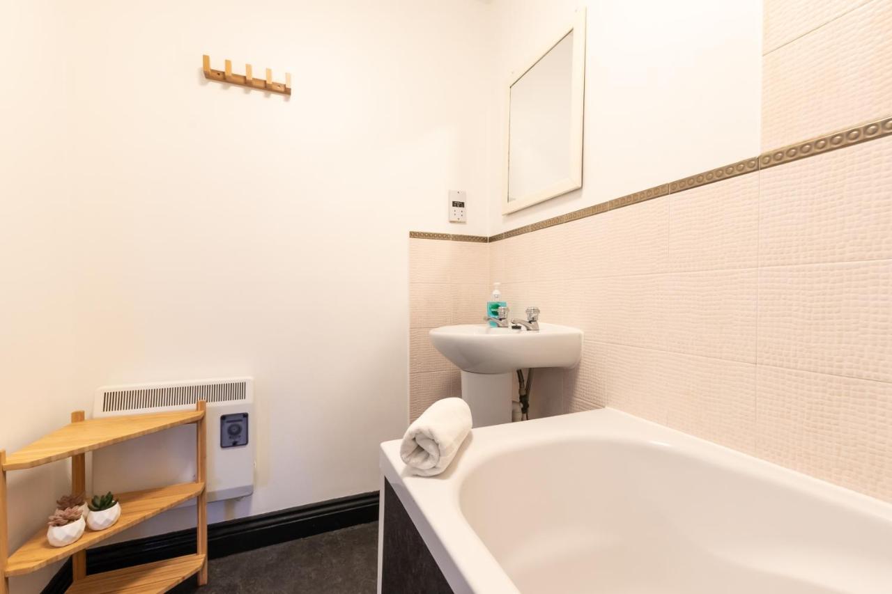 Best Price! Large Spacious 2 Bed Apartment - King Size Or Single Beds, Sofabeds, Smart Tvs, Free Parking เซาธ์แธมป์ตัน ภายนอก รูปภาพ