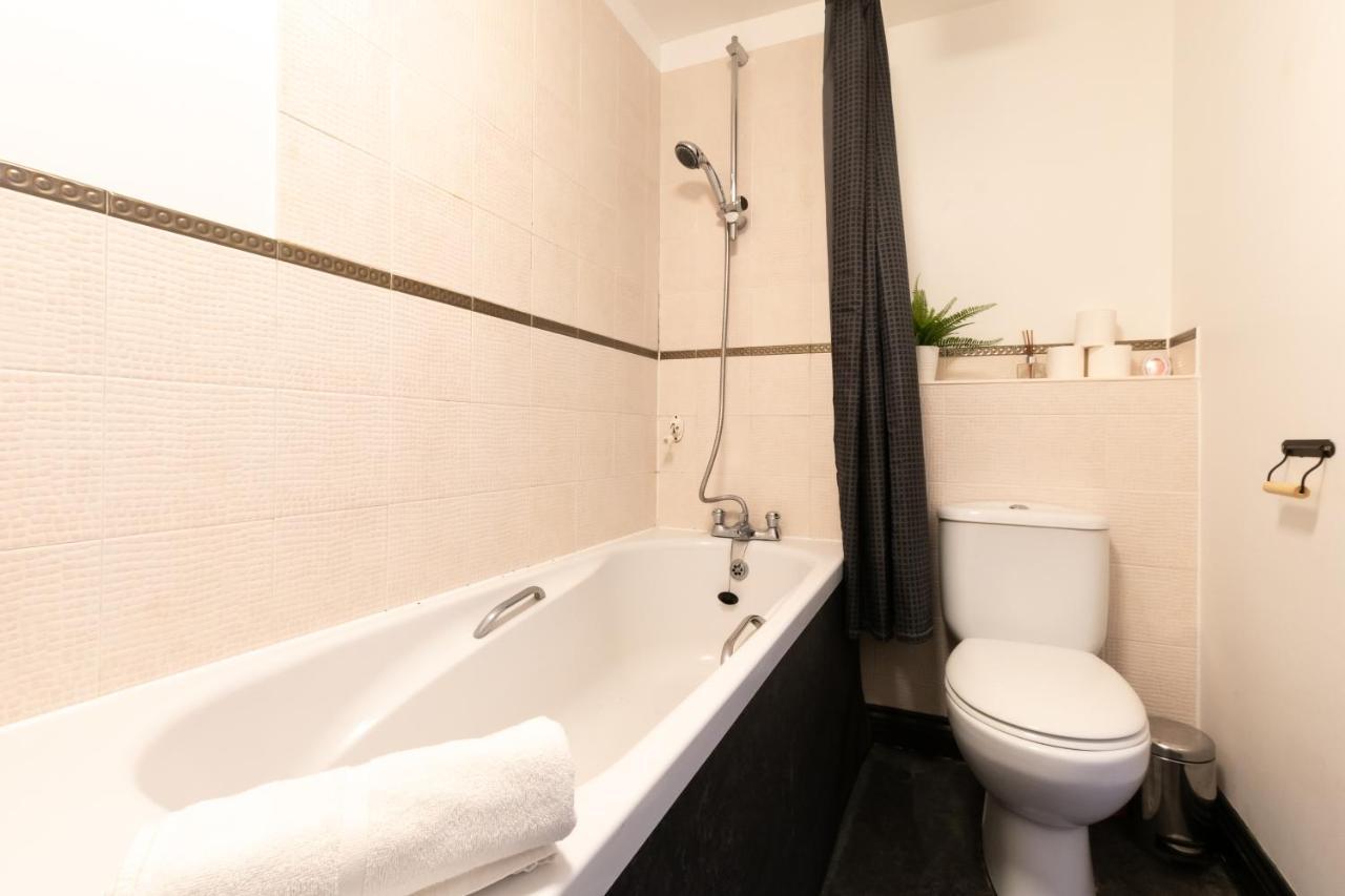 Best Price! Large Spacious 2 Bed Apartment - King Size Or Single Beds, Sofabeds, Smart Tvs, Free Parking เซาธ์แธมป์ตัน ภายนอก รูปภาพ