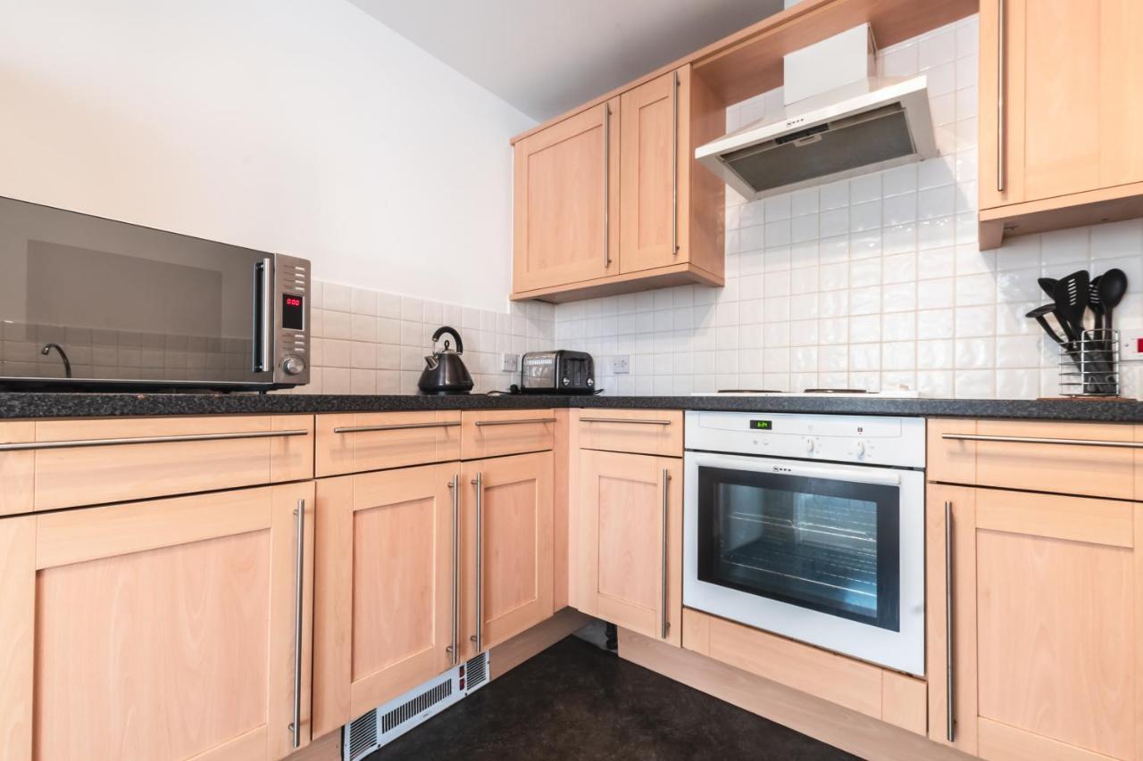 Best Price! Large Spacious 2 Bed Apartment - King Size Or Single Beds, Sofabeds, Smart Tvs, Free Parking เซาธ์แธมป์ตัน ภายนอก รูปภาพ